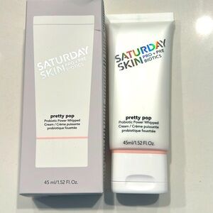NIB Saturday skin pretty pop
PROBIOTIC POWER WHIPPED CREAM
45ml/1.52 Fl. Oz.